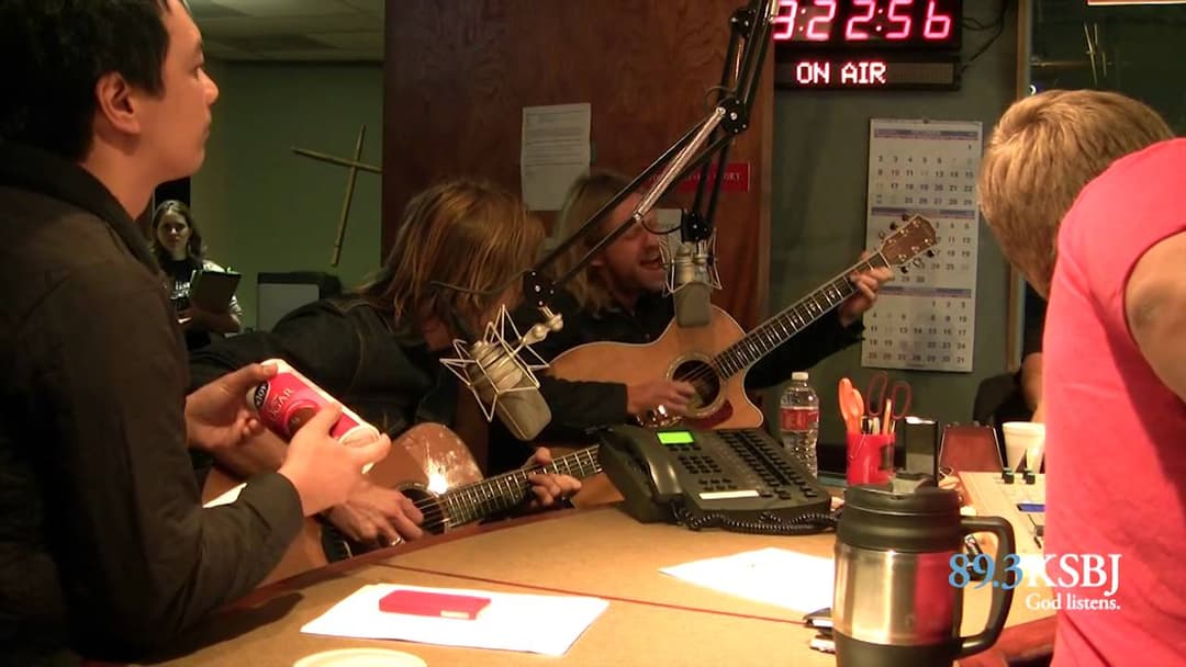 Switchfoot Performs “Dark Horses” LIVE on KSBJ